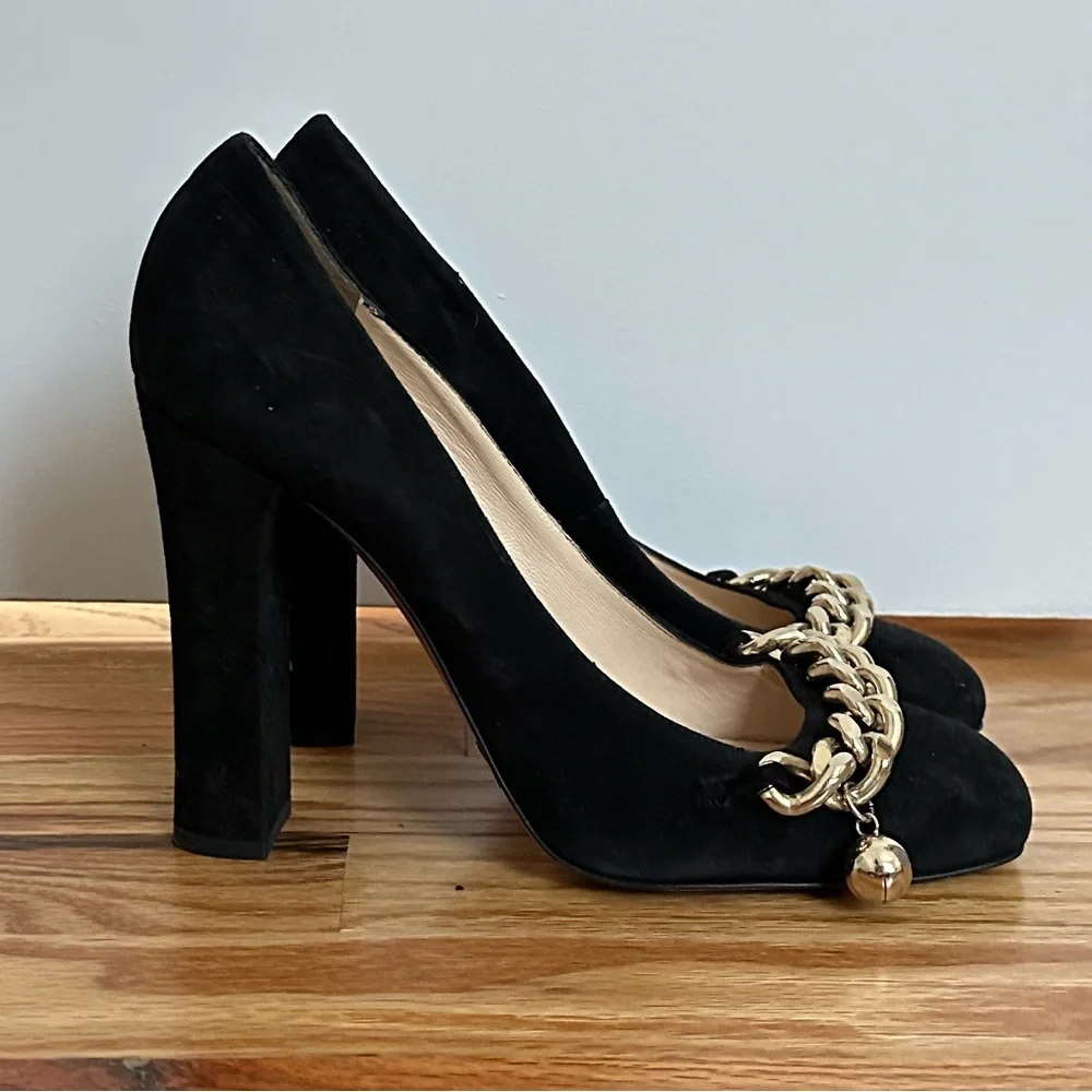 RED Valentino Suede Square Toe/Hill Chain Trim Pumps - Picture 4 of 12